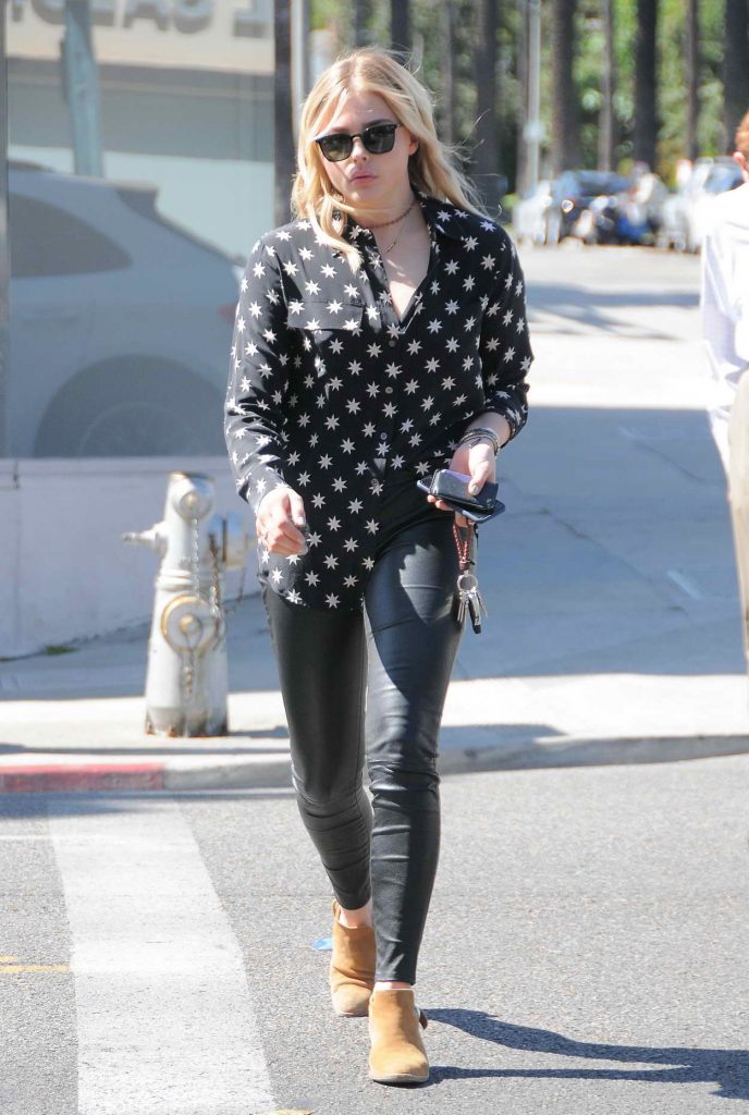 Chloe Grace Moretz Shops in Beverly Hills 04/18/2016-3