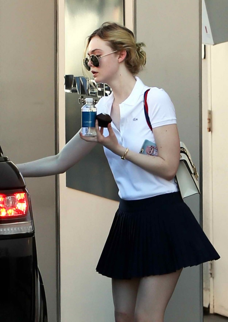 Elle Fanning Visites a Dermatologist in Beverly Hills 04/04/2016-2