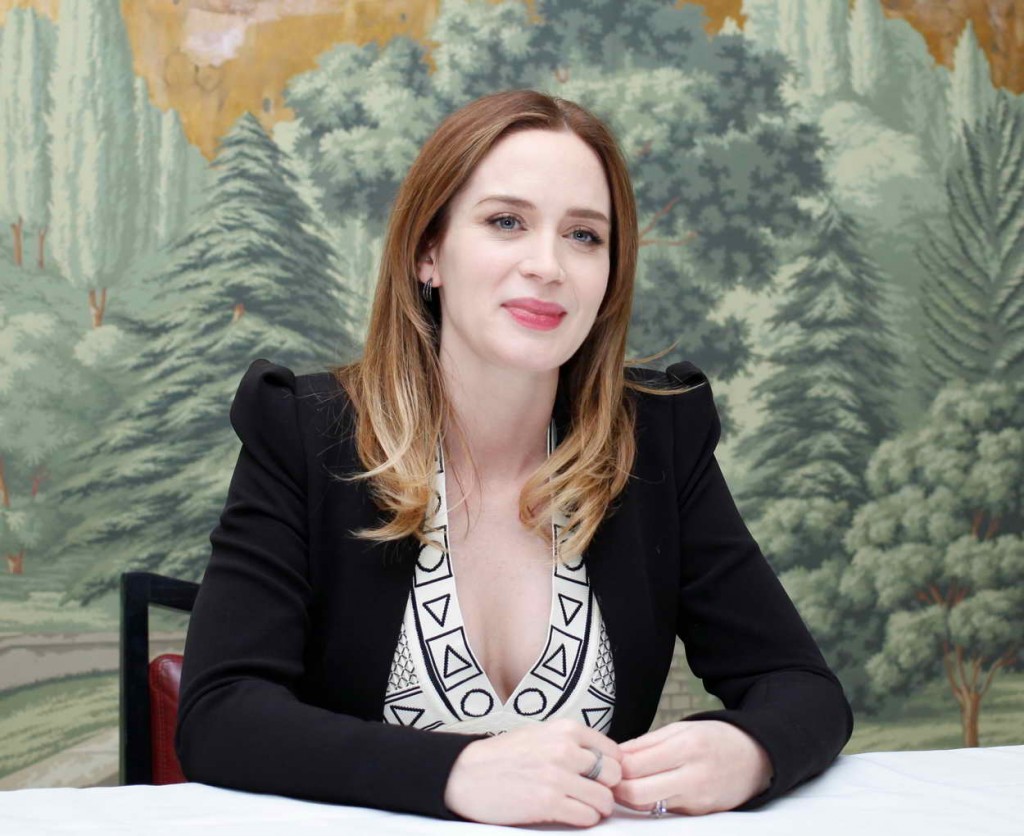 Emily Blunt at The Huntsman Winter's War Photocall in New York 04/09/2016-4