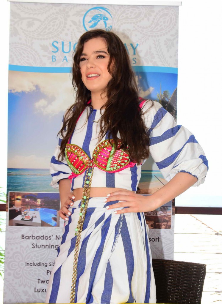 Hailee Steinfeld Trying on a Skimpy Outfit in Barbados 04/14/2016-2