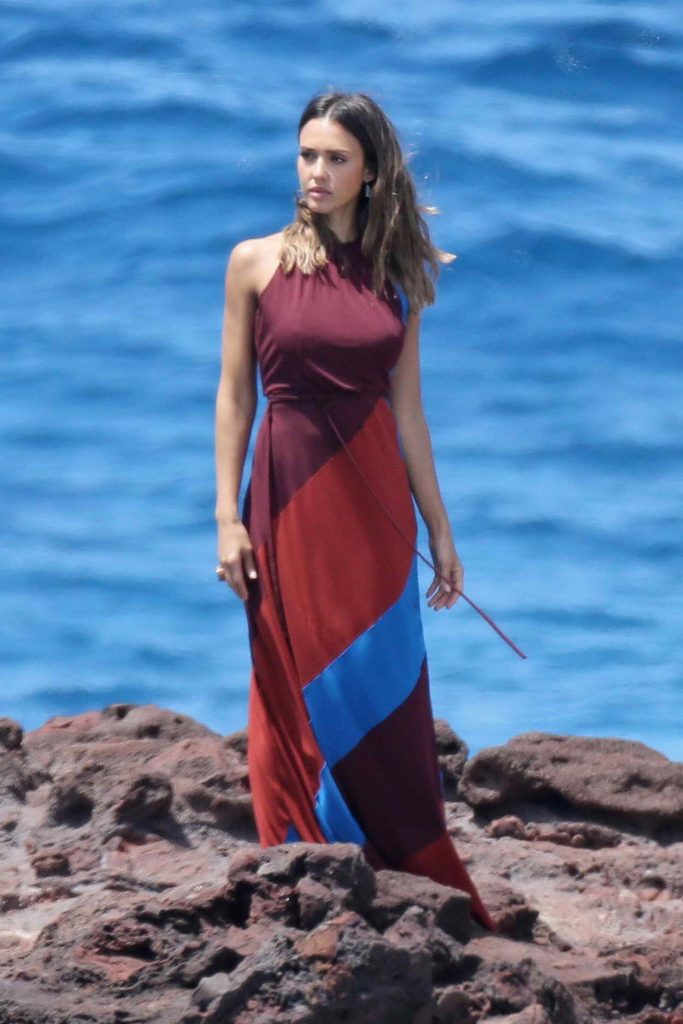 Jessica Alba at the Beach in Hawaii 04/24/2016-3
