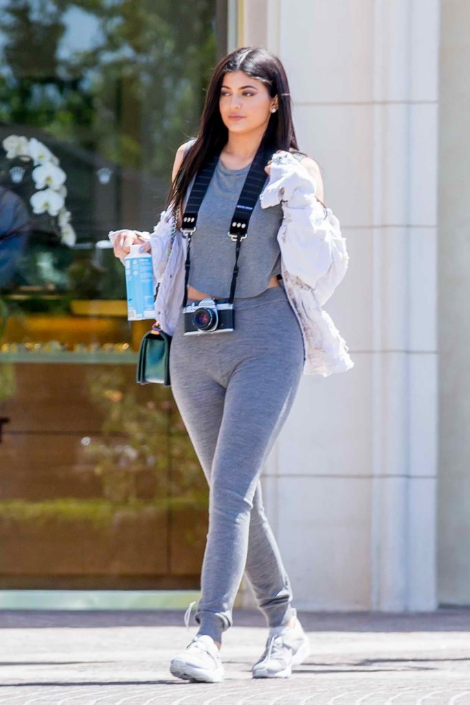 Kylie Jenner Leaves Le Pain Quotidien After Lunch in Calabasas 04/24/2016-1