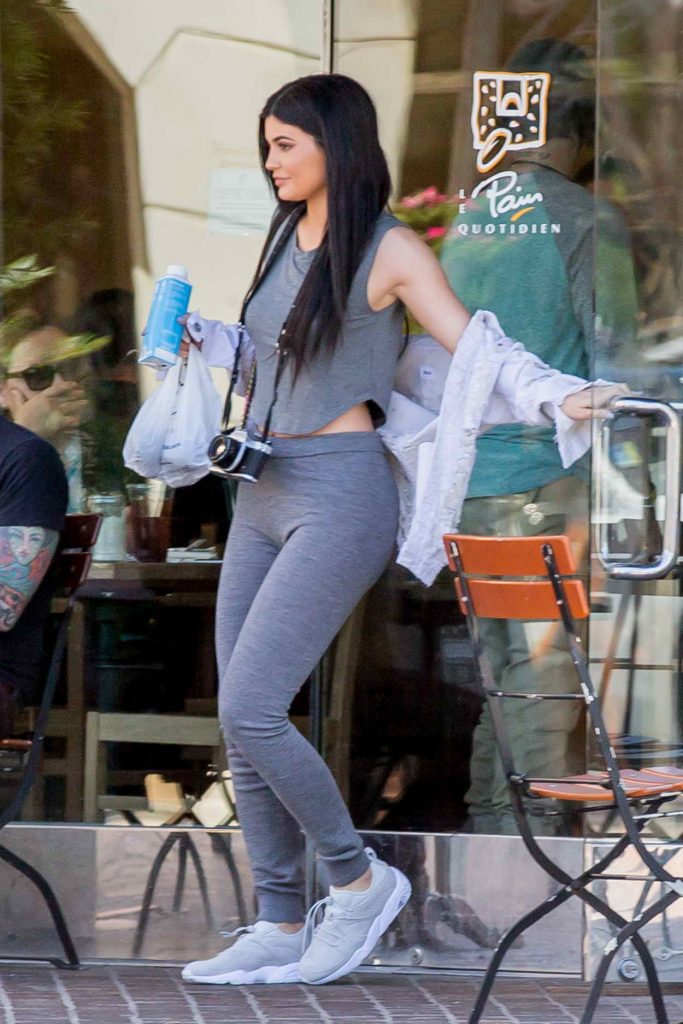 Kylie Jenner Leaves Le Pain Quotidien After Lunch in Calabasas 04/24/2016-2