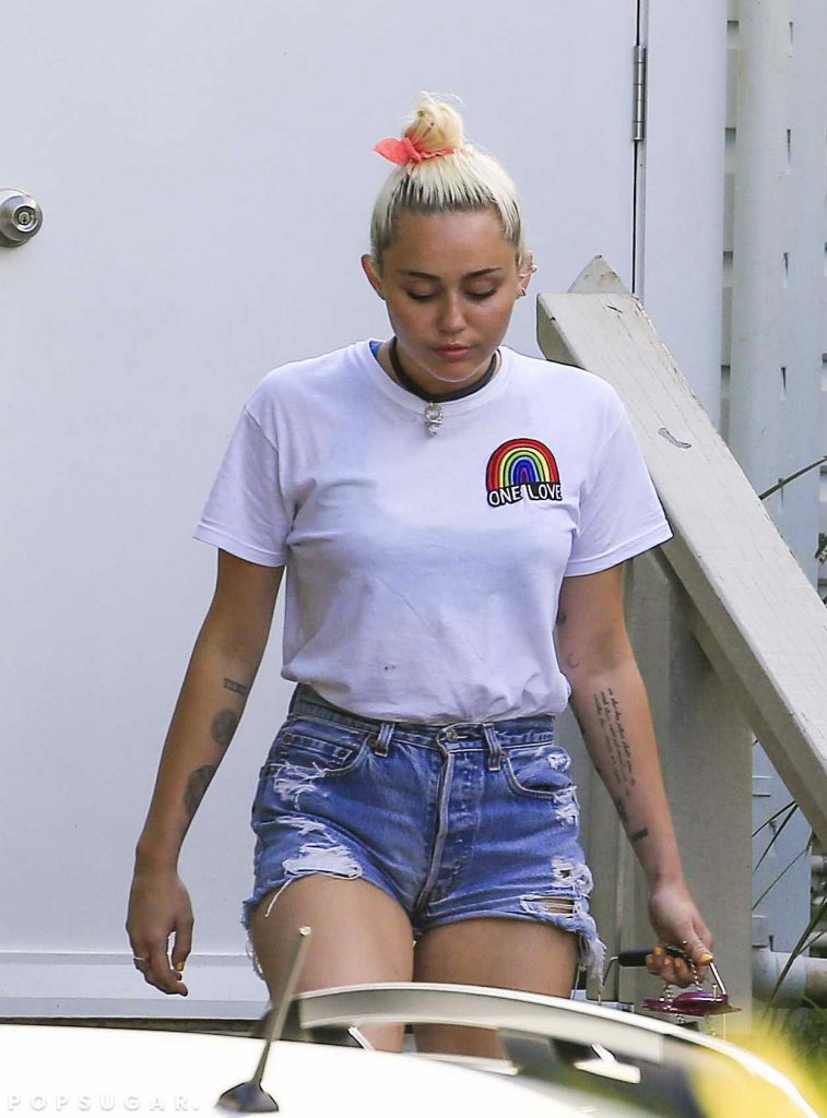 Miley Cyrus Out for Lunch in Australia 04/27/2016-1