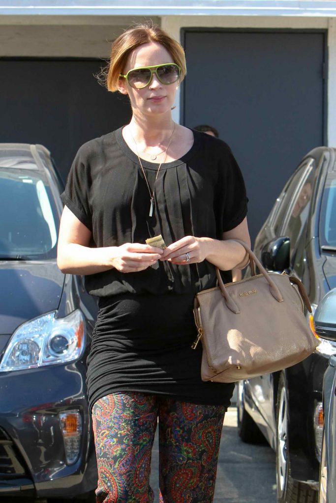 Emily Blunt Visits a Salon in West Hollywood 05/27/2016-1