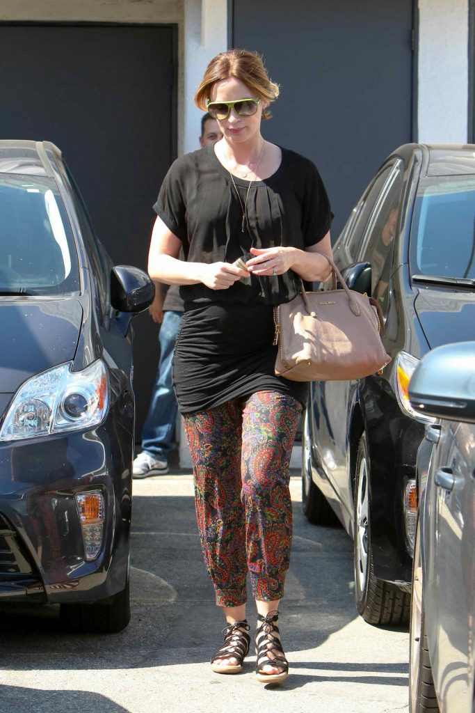 Emily Blunt Visits a Salon in West Hollywood 05/27/2016-2
