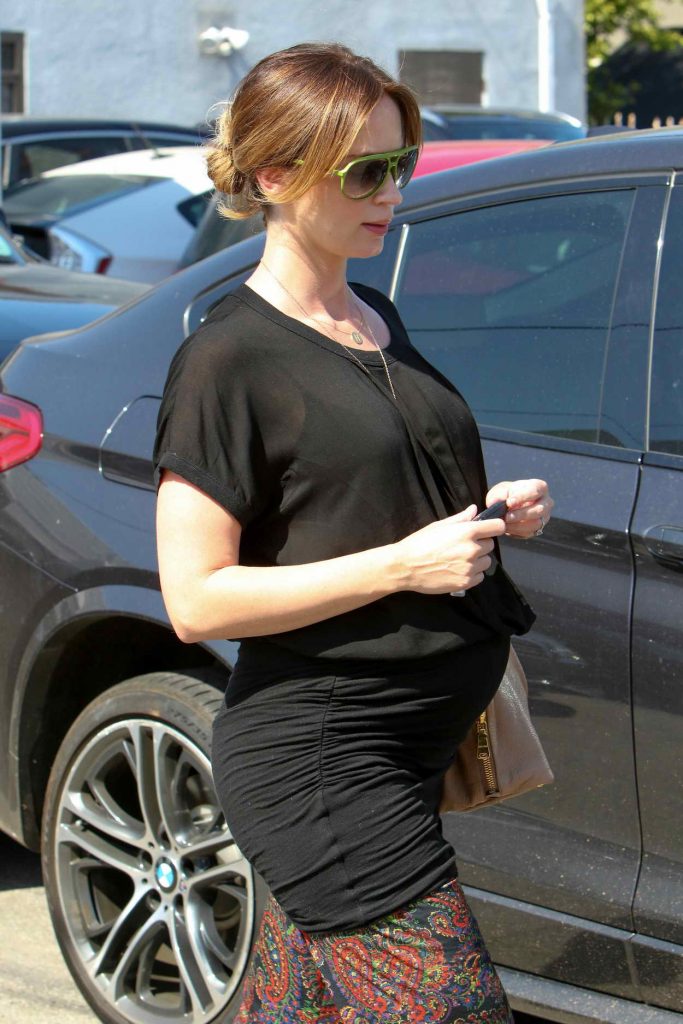 Emily Blunt Visits a Salon in West Hollywood 05/27/2016-3
