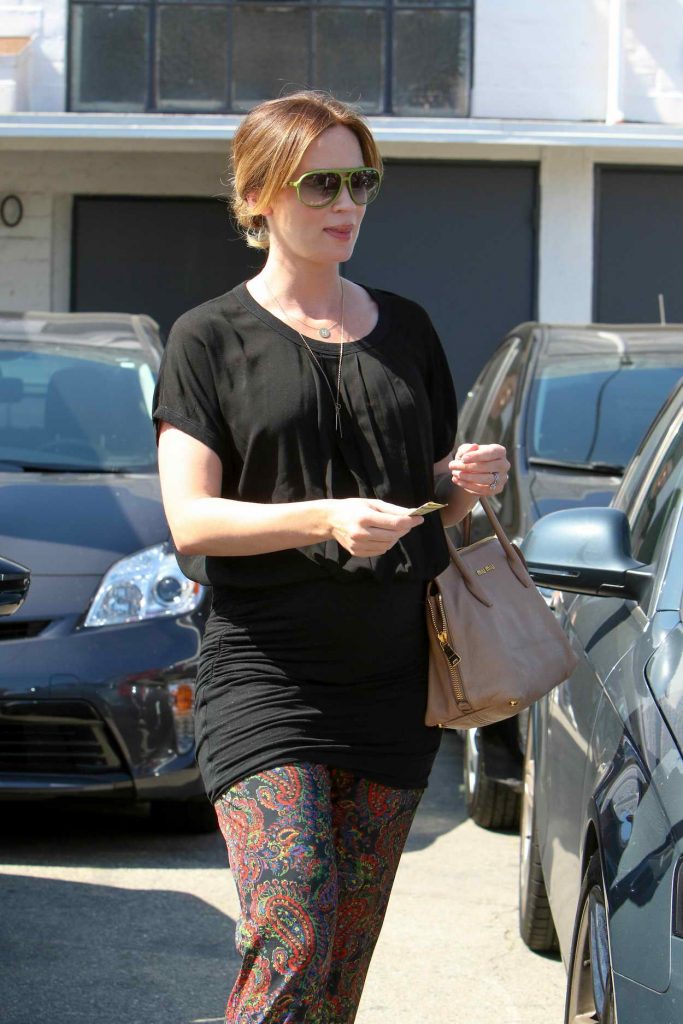 Emily Blunt Visits a Salon in West Hollywood 05/27/2016-4