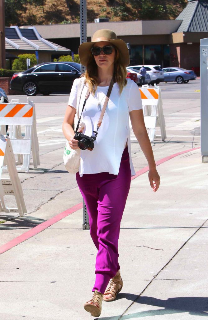 Emily Blunt Was Seen at Farmer's Market in Los Angeles 05/22/2016-4