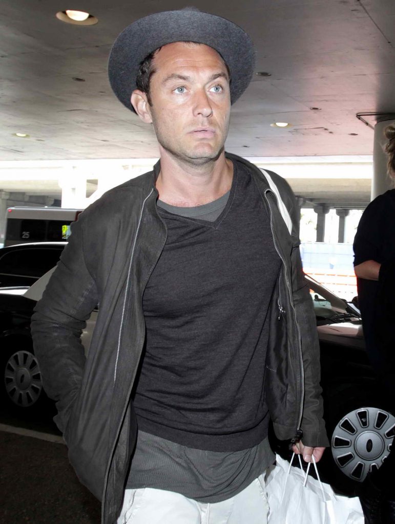 Jude Law Was Seen at a LAX Airport 13/05/2016-1