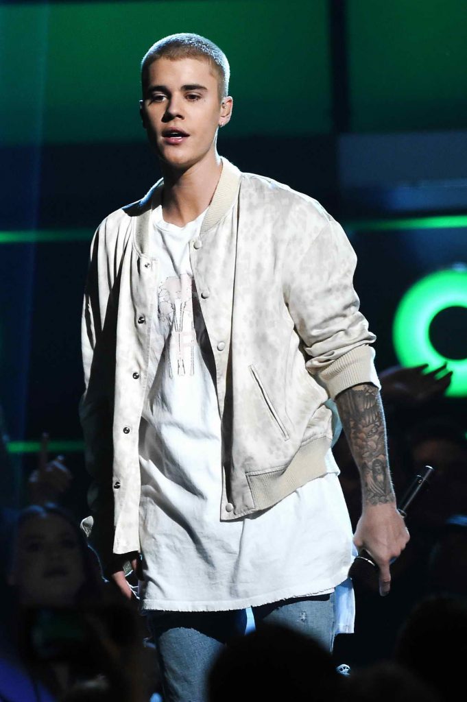 Justin Bieber Performs at the 2016 Billboard Music Awards at T-Mobile Arena in Las Vegas 05/22/2016-1