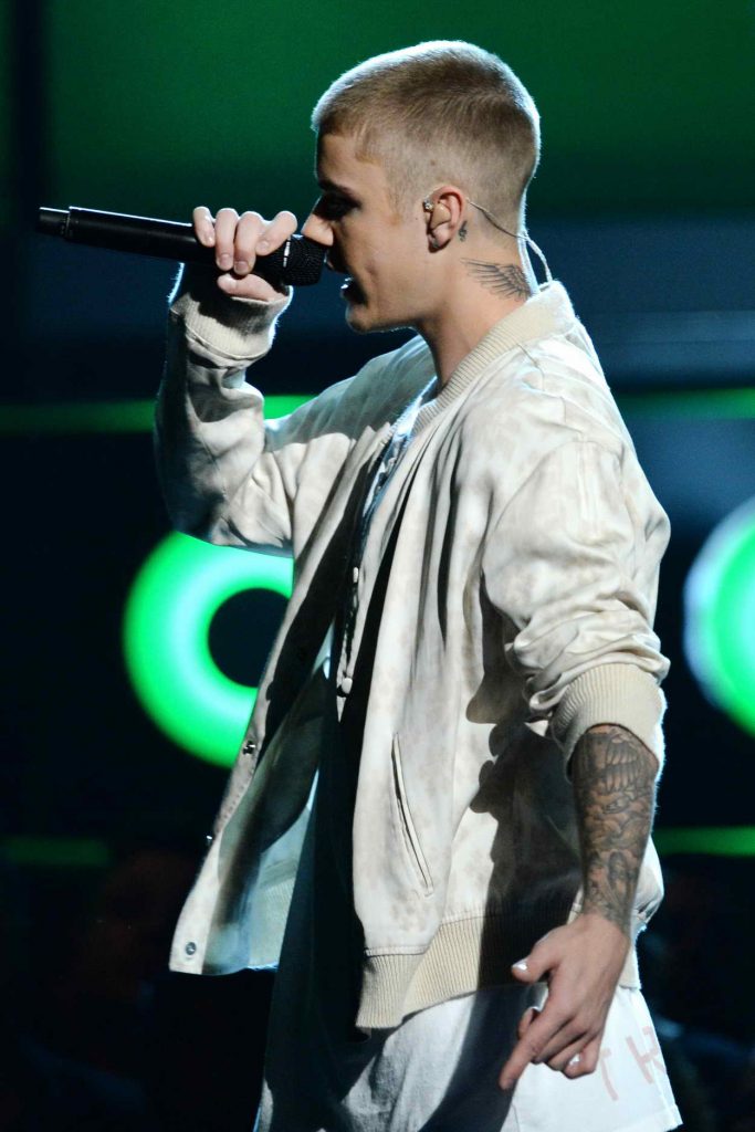 Justin Bieber Performs at the 2016 Billboard Music Awards at T-Mobile Arena in Las Vegas 05/22/2016-2