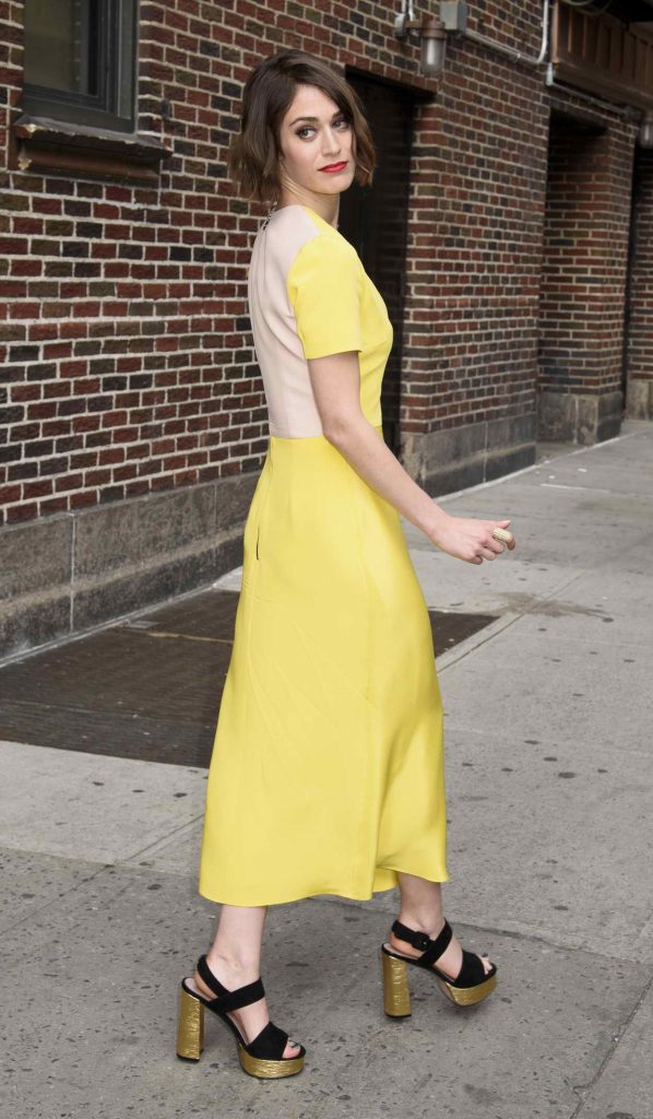 Lizzy Caplan at the Ed Sullivan Theater in New York City 05/26/2016-5