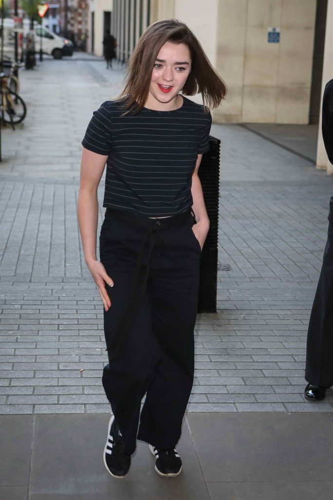 Maisie Williams Arrives at BBC Radio 1 Studios in London 05/05/2016-4