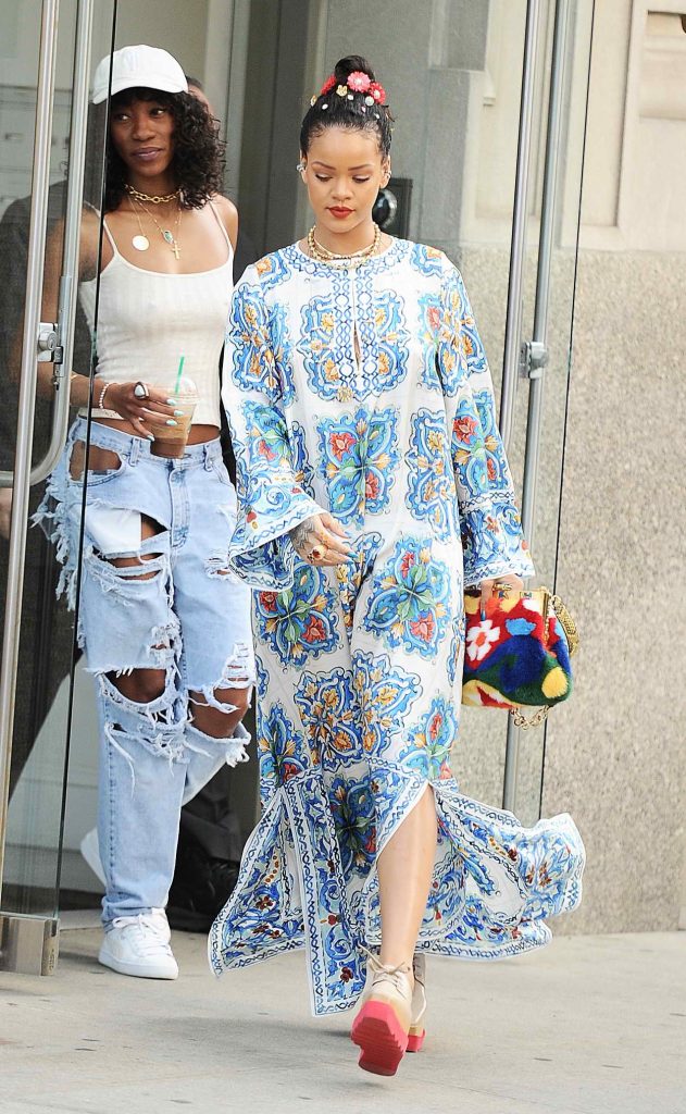 Rihanna Goes Shopping in SoHo, NYC 05/29/2016-1