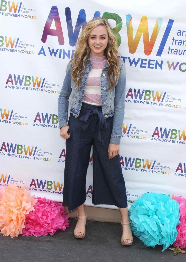 Sophie Reynolds at a Window Between Worlds Presents Art in the Afternoon, Hosted by G Hannelius in Venice 05/07/2016-1