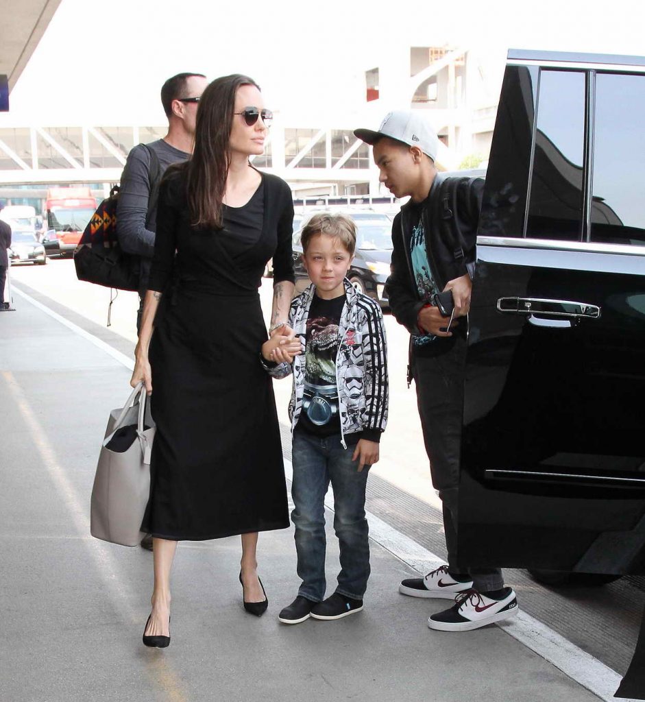 Angelina Jolie Arrives at LAX Airport in LA 06/17/2016-2