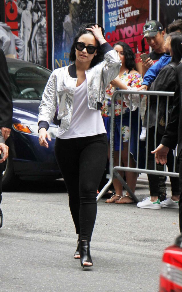 Demi Lovato Arrives at The Late Show With Stephen Colbert in New York 06/16/2016-1
