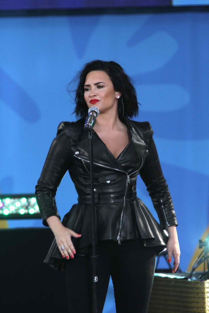 Demi Lovato Performs on Good Morning America in NY 06/17/2016-1