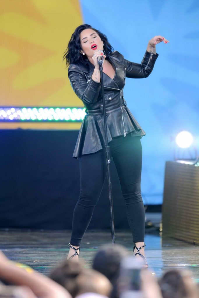 Demi Lovato Performs on Good Morning America in NY 06/17/2016-4