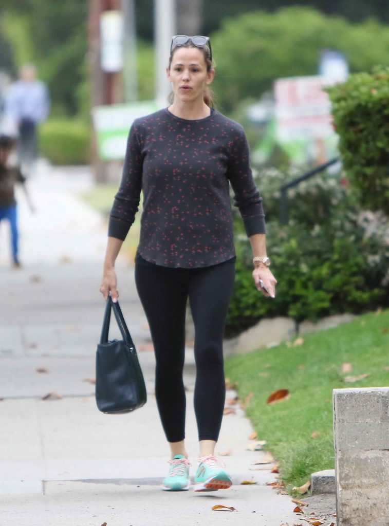 Jennifer Garner Was Spotted Out in Los Angeles 06/09/2016-3
