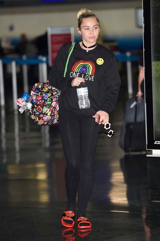 Miley Cyrus Leaves JFK Airport in New York 06/11/2016-1