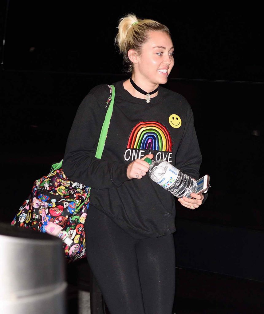 Miley Cyrus Leaves JFK Airport in New York 06/11/2016-4