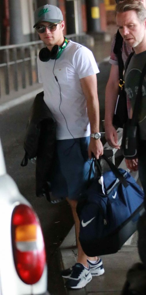 Niall Horan Leaves His Hotel in Manchester 06/06/2016-1