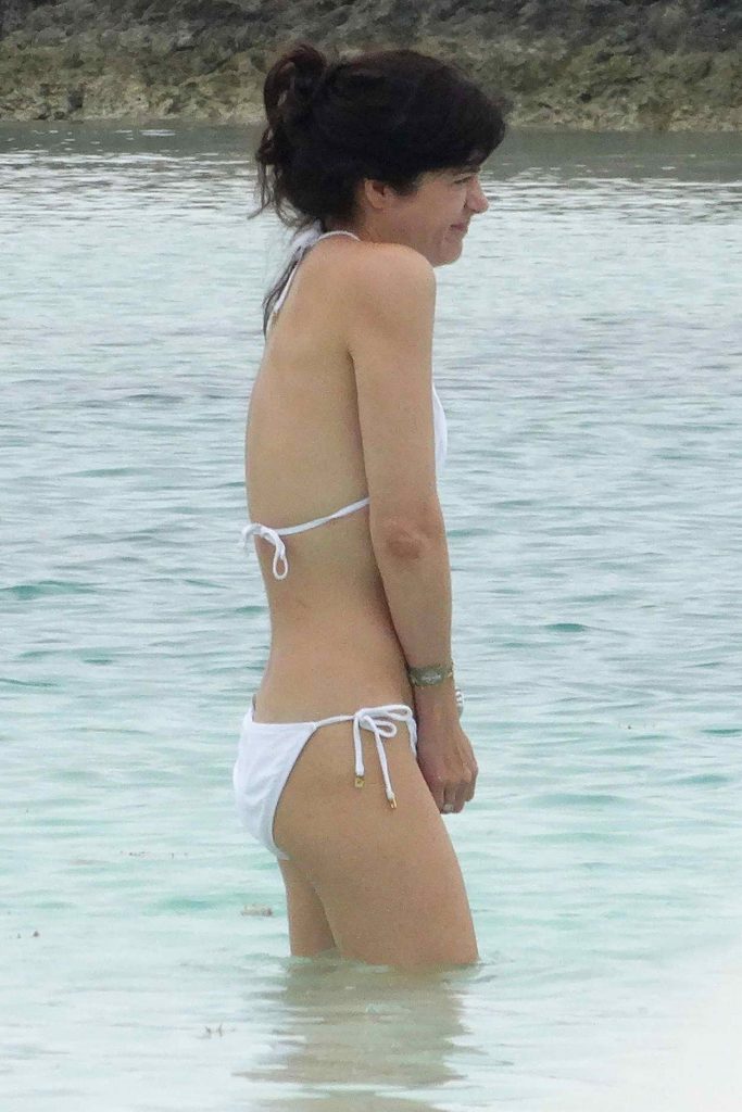 Selma Blair Wearing a Bikini at the Beach in Cancun 06/19/2016-1