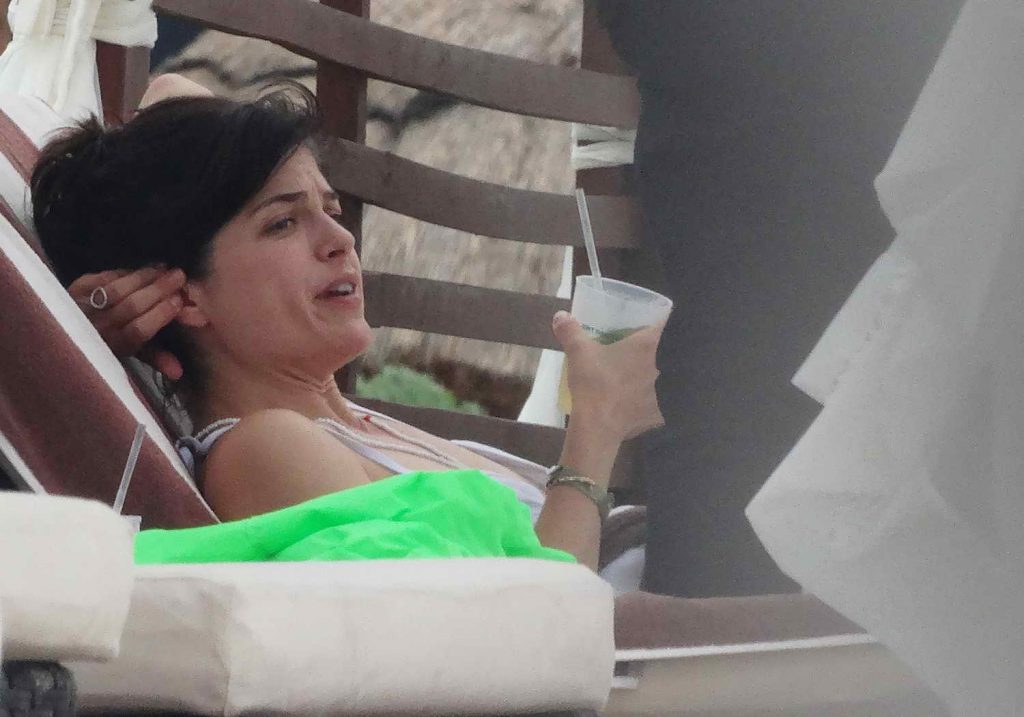 Selma Blair Wearing a Bikini at the Beach in Cancun 06/19/2016-6