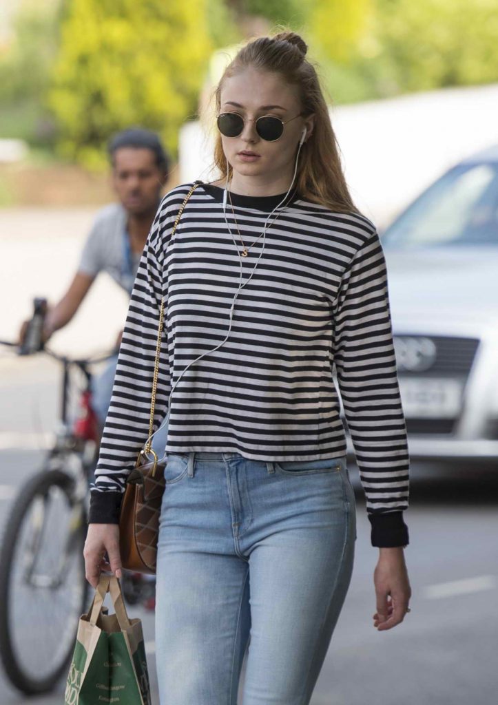 Sophie Turner Was Seen Out in North London 06/09/2016-4