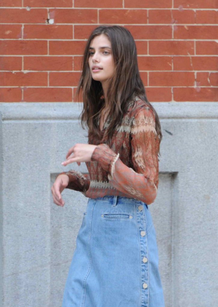 Taylor Hill Does a Photoshoot in New York City 06/01/2016-5