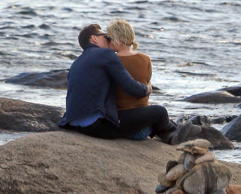 Taylor Swift and Tom Hiddleston at the Beach in Rhode 06/14/2016-6