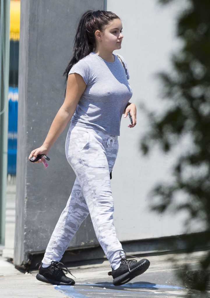 Ariel Winter Leaves a Nail Salon in West Hollywood 07/29/2016-5