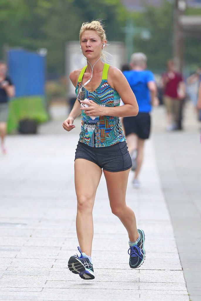 Claire Danes Jogging in New York City 07/14/2016-1