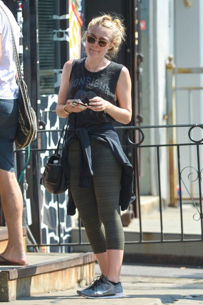 Dakota Fanning Was Seen in Downtown Manhattan 07/22/2016-2