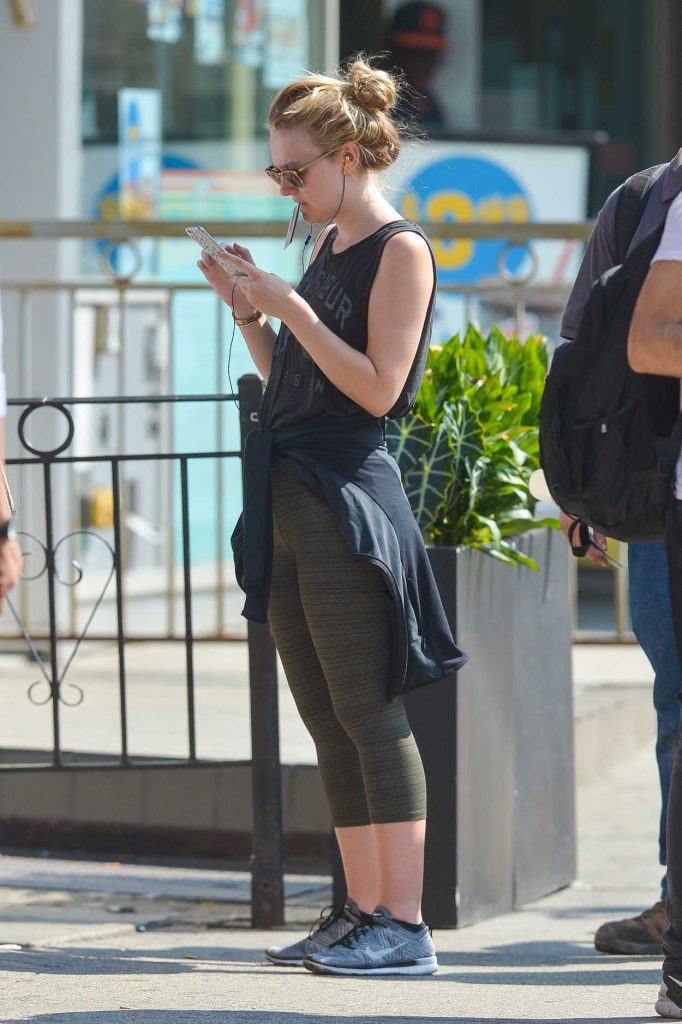 Dakota Fanning Was Seen in Downtown Manhattan 07/22/2016-3