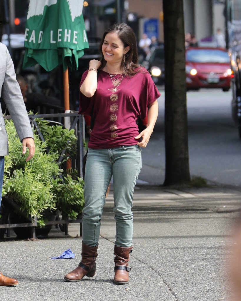 Danica McKellar Was Seen Out in Vancouver 07/17/2016-2