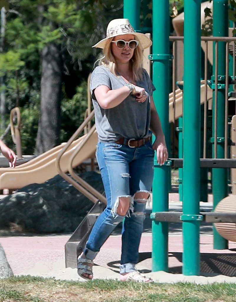 Hilary Duff Was Seen at a Park in New York 07/25/2016-4
