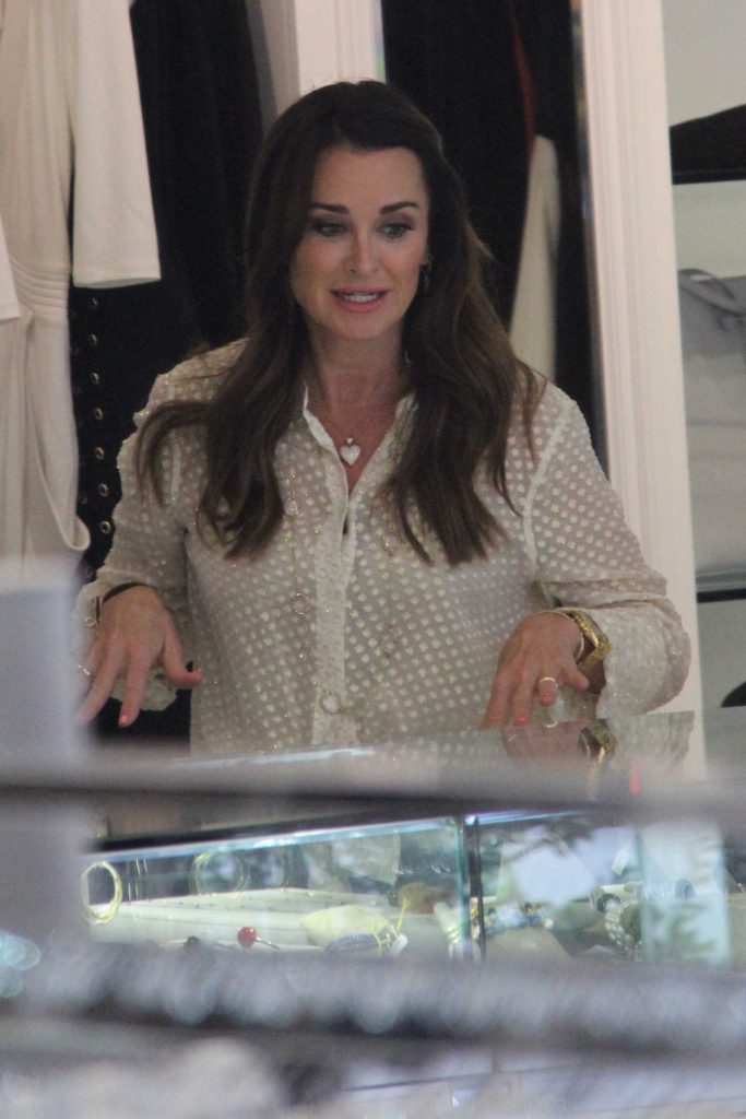 Kyle Richards Shops at Her Own Store in Beverly Hills 07/29/2016-3