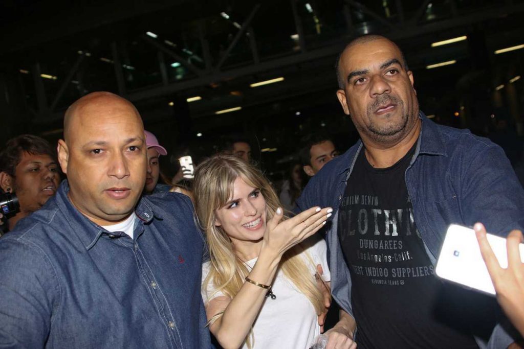 Carlson Young Mobbed by Fans at Sao Paulo Airport 08/27/2016-4
