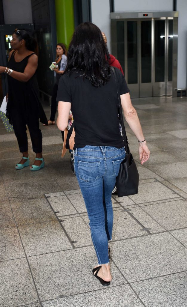 Courteney Cox Arrives at Heathrow Airport in London 08/20/2016-4