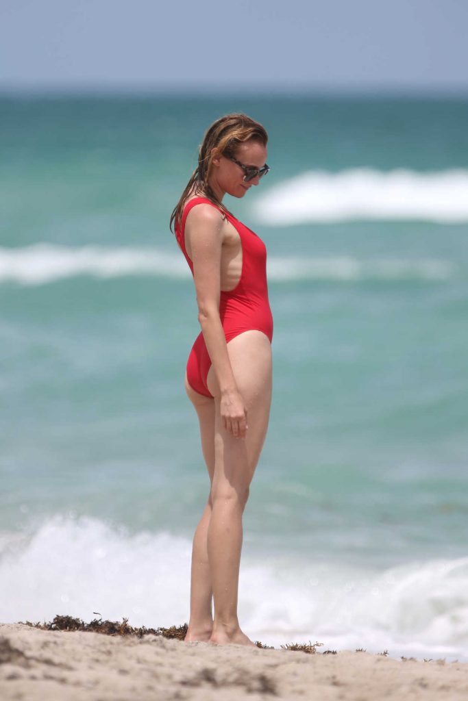 Diane Kruger Shows off Her Stunning Body at the Beach in Miami 08/28/2016-3