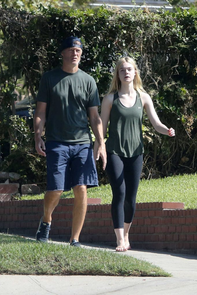 Elle Fanning Out With Her Dad in Studio City 08/24/2016-4