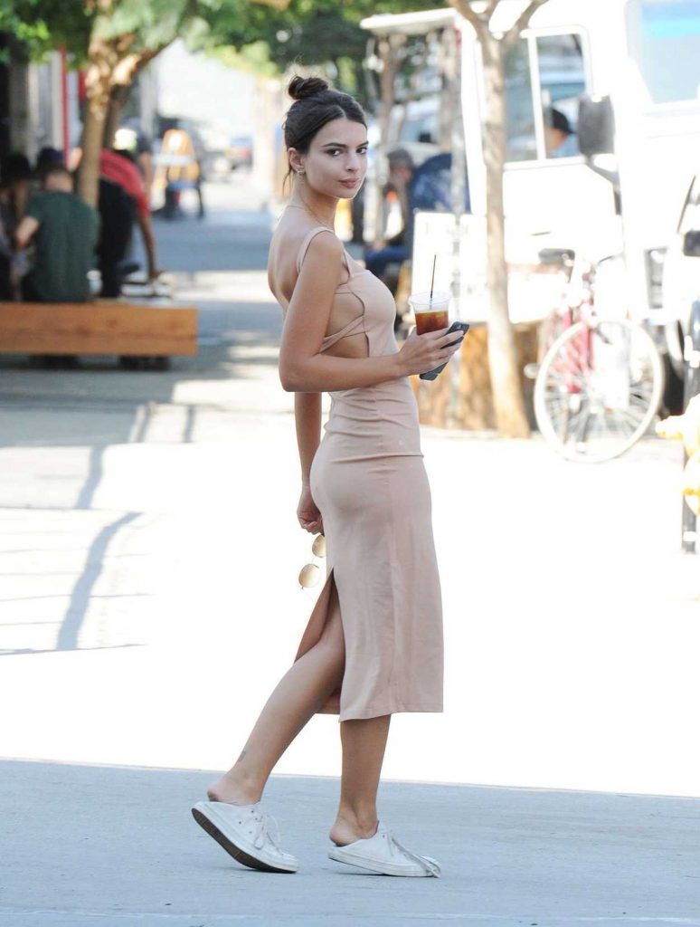 Emily Ratajkowski Was Seen Out in Los Angeles 08/19/2016-1