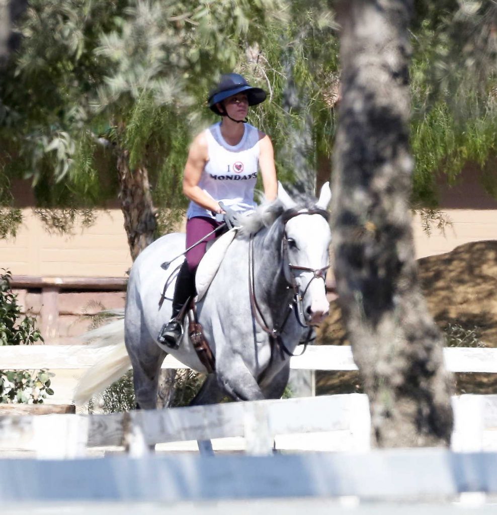 Kaley Cuoco Does a Horse Riding in Burbank 08/12/2016-5