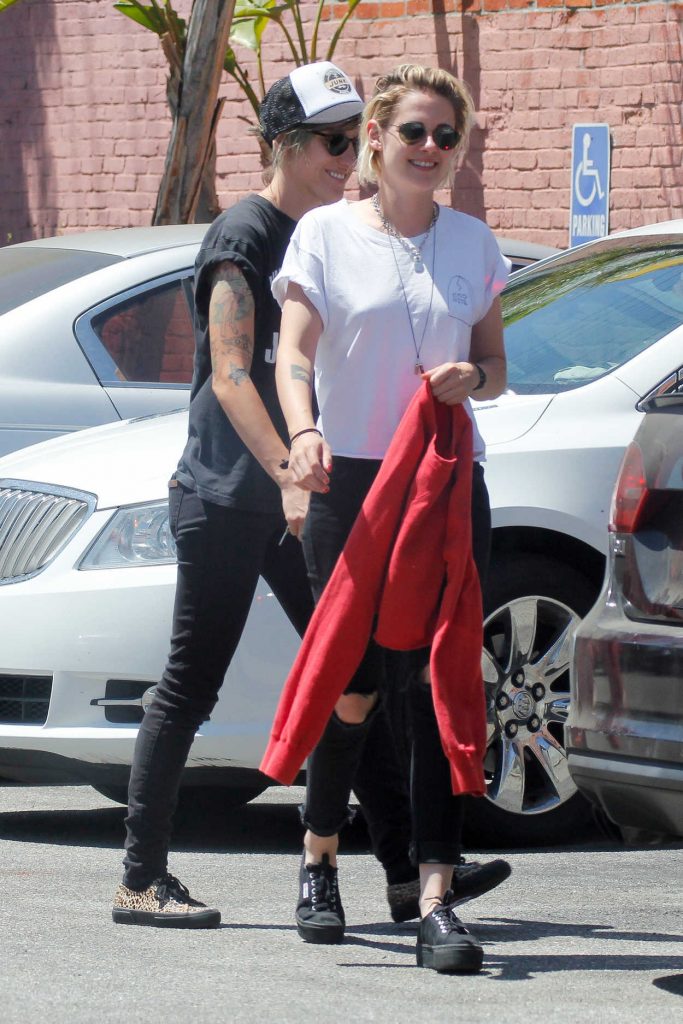 Kristen Stewart With Her GF Was Seen Out in Los Feliz 08/11/2016-4