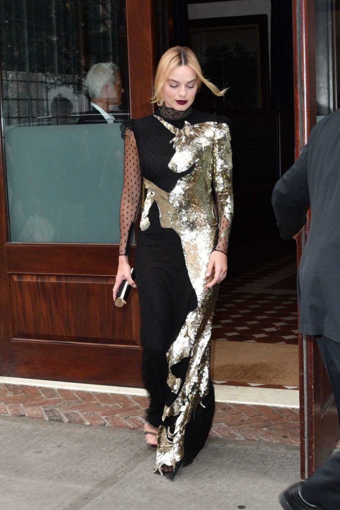 Margot Robbie Leaves Her Hotel in New York 08/01/2016-1