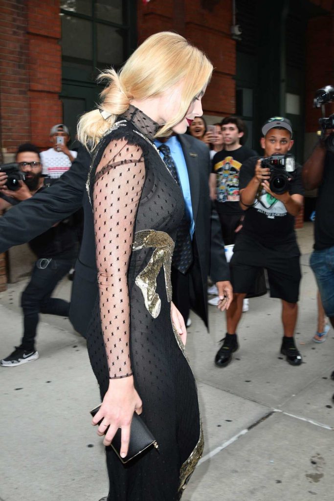 Margot Robbie Leaves Her Hotel in New York 08/01/2016-4