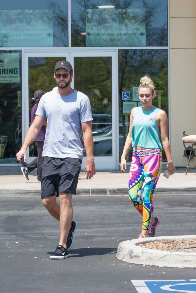 Miley Cyrus Was Seen With Liam Hemsworth Out in Calabasas 08/26/2016-3
